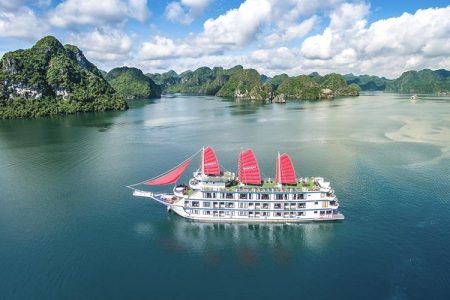 Oasis Bay Party Cruise – A 5 Star Cruise In Ha Long