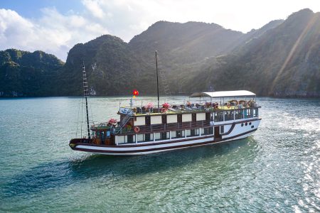 Lavender Elegance Cruise – A 4 Star Cruise in Ha Long.