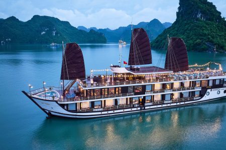 AMANDA LUXURY CRUISE- A 5 STAR CRUISE IN LAN HA BAY