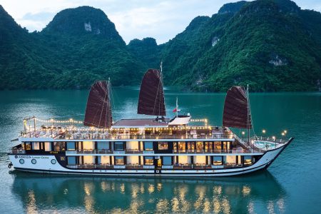 AMANDA LUXURY CRUISE- A 5 STAR CRUISE IN LAN HA BAY