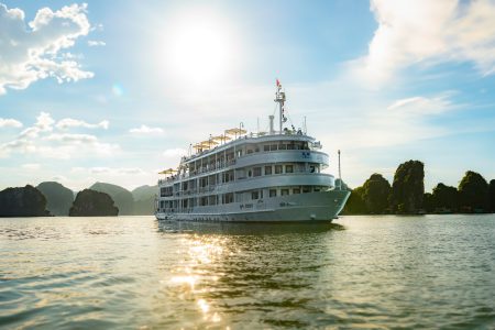 AU CO CRUISE – A LUXURY 5 STAR CRUISE IN HA LONG & LAN HA BAY