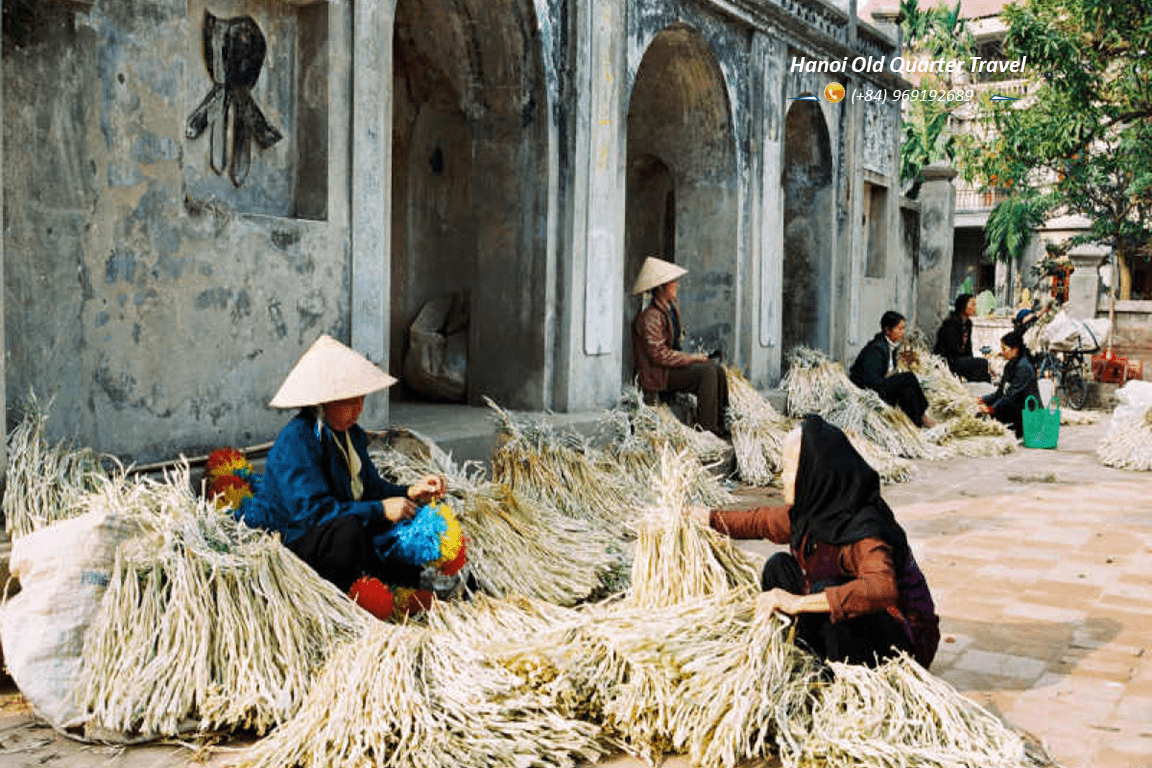 Half-Day Tour to Quang Phu Cau Incense Village & Chuong Village